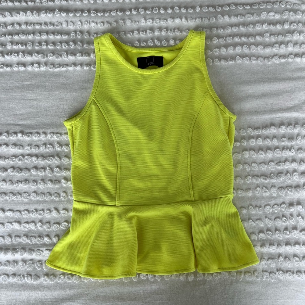 Size M cute Neon top!